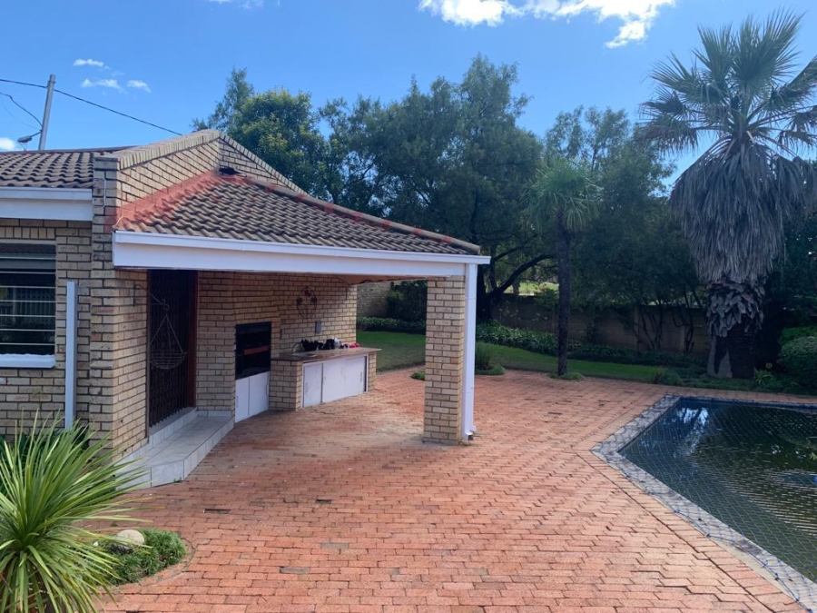 5 Bedroom Property for Sale in Ladybrand Free State